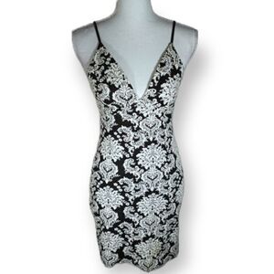 ASTR BODYCON BLACK & WHITE FLORAL DRESS SZ.M GUC